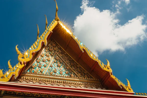 Detalhes arquitetônicos do palácio no templo Wat Phra Kaew, Bangkok, Tailândia . — Fotografia de Stock