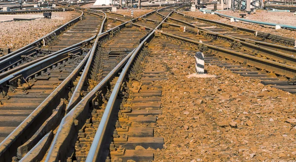 Ukrainian railway.  train tracks at the  Kharkiv  Passenger Railway Station, Ukraine — Stock Photo, Image