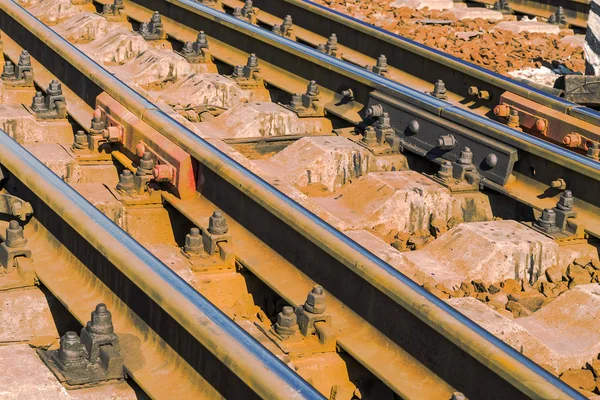 Spoorweg. onderdelen en systeem van dwarsliggers en rails — Stockfoto