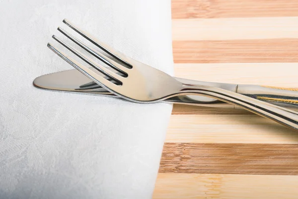 Tenedor en una servilleta blanca —  Fotos de Stock