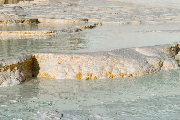 Piscinas e terraços naturais de travertino, Pamukkale, Turquia — Fotografia de Stock