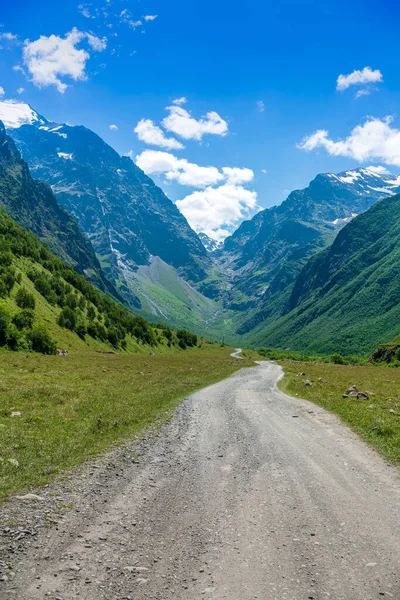 Vue Route Dans Gorge Ossétie Nord Russie Rochers Impénétrables Montagnes — Photo