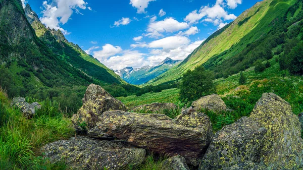 Hermoso Paisaje Montañas Increíbles Viajar Por Naturaleza Las Montañas Del Fotos de stock