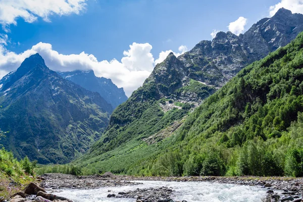 Vue Rivière Montagne Dans Gorge Ossétie Nord Russie Rochers Impénétrables — Photo