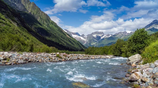 Photo View of the mountain river in the gorge, North Ossetia, Russia. Impenetrable rocks, majestic sun, mountains and forests.