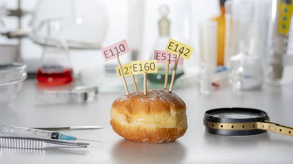 Laboratório Donut Adornado Com Placas Nome Suplemento Food Laboratory Conceito — Fotografia de Stock
