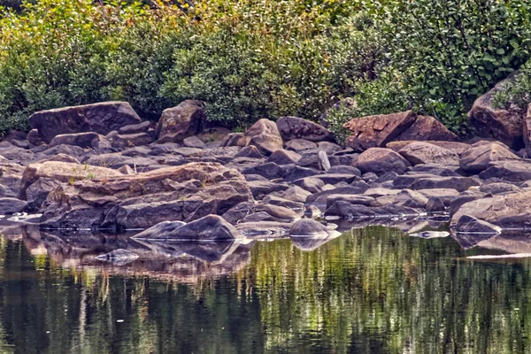 Acqua Agisce Come Uno Specchio Riluttante Quando Scorre Thunder Bay — Foto Stock