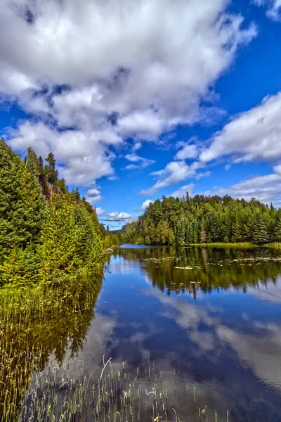 Agua Reflejando Cielo Sus Colores Thunder Bay Ontario Canadá — Foto de Stock