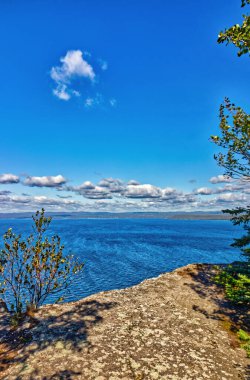 Superior Gölü üzerindeki bulutlar kendi iklim sistemlerini oluştururlar - SG PP, Thunder Bay, Ontario, Kanada
