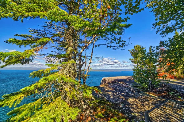 加拿大安大略省雷湾苏必利尔湖 Pp明亮美丽的色彩 — 图库照片