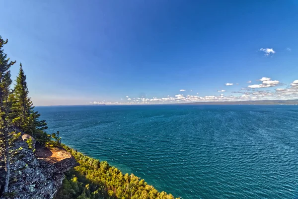 Derinlik arttıkça deniz mavisi renk değiştirir - SG PP, Thunder Bay, Ontario, Kanada