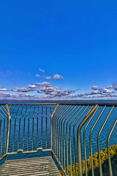 Gölün yukarısındaki platform - SG PP, Thunder Bay, Ontario, Kanada