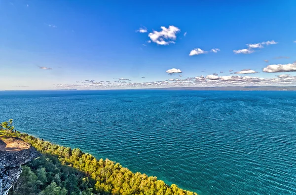 Även Skogar Verkar Små Innan Den Stora Sjön Thunder Bay — Stockfoto