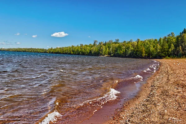 Onde Che Precipitano Sulla Riva Del Lago Marie Louise Thunder — Foto Stock