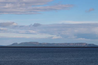 Uyuyan Dev tam kare - Thunder Bay Marina, Ontario, Kanada