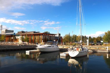 Şehir merkezindeki marina Thunder Bay Marina, Ontario, Kanada