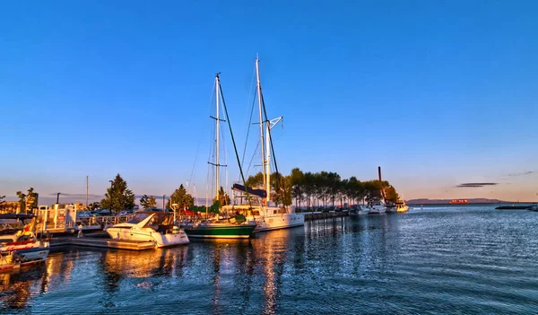 Κίτρινος Ήλιος Χρώματα Μέχρι Μαρίνα Thunder Bay Marina Οντάριο Καναδάς — Φωτογραφία Αρχείου