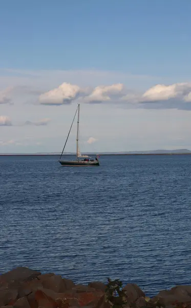 Velero Visto Desde Las Rocas Thunder Bay Marina Ontario Canadá —  Fotos de Stock