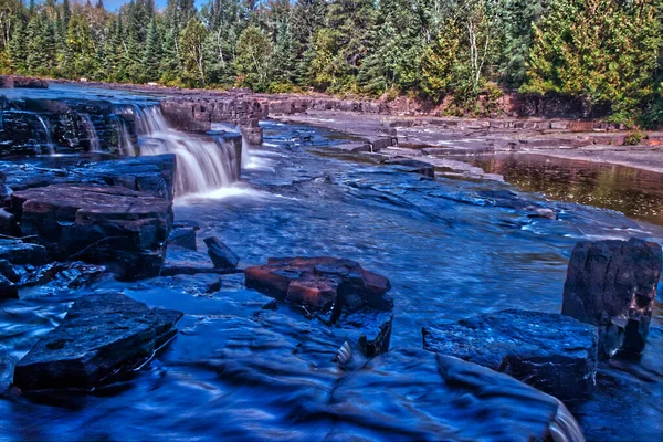 Middelgrote Watervallen Met Stromend Water Als Melk Trowbridge Falls Thunder — Stockfoto