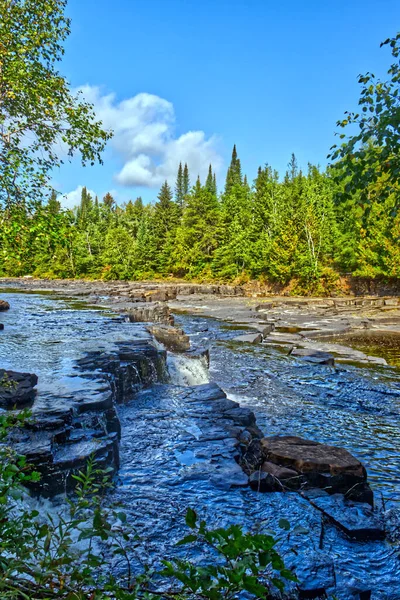 Mevcut Nehirde Güzel Bir Gün Trowbridge Şelalesi Thunder Bay Kanada — Stok fotoğraf