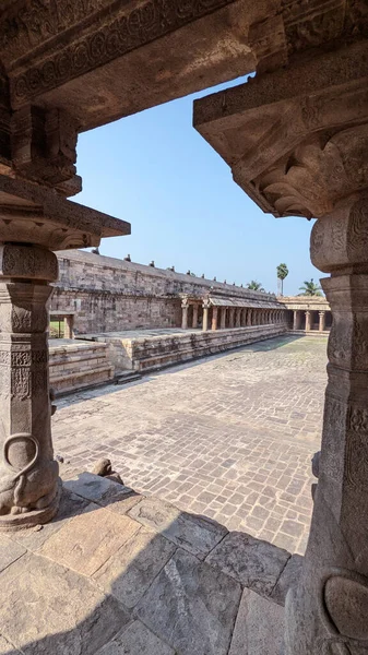 印度泰米尔纳德邦Dharasuram寺庙周围的长石走廊 — 图库照片