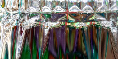 Makro mercekle görülen birkaç şarap kadehinin panoramik görüntüsü