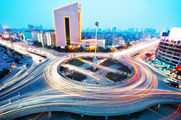 Traffic on junction in city — Stock Photo, Image