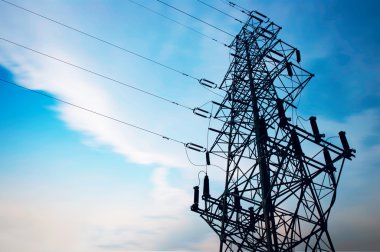 Yüksek voltajlı elektrik direği.