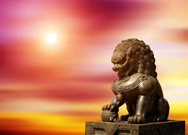 Chinese Imperial Lion Statue — Stock Photo, Image