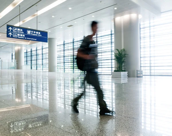 Passagerare på shanghai pudong flygplatsen — Stockfoto