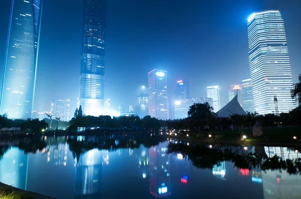 A vista noturna do centro financeiro lujiazui — Fotografia de Stock