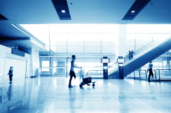 Passeggero nell'aeroporto di Shanghai Pudong — Foto Stock