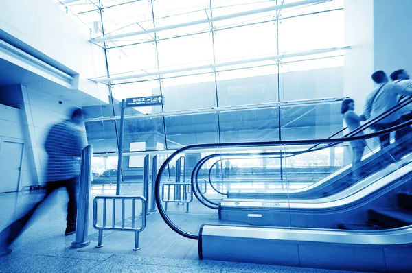 Passagier im Shanghai Pudong Flughafen — Stockfoto