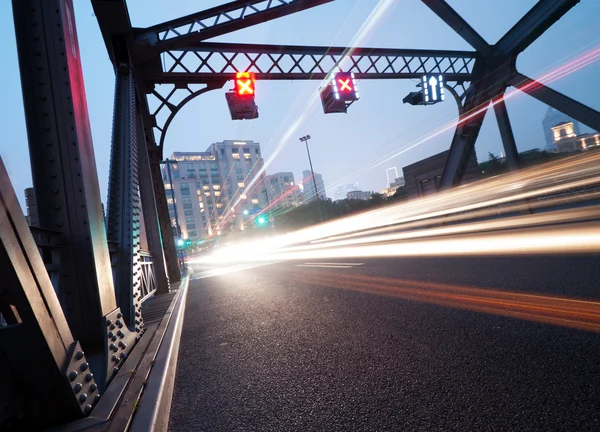 Natt trafikljus — Stockfoto