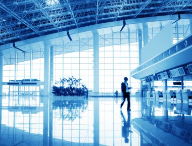 Yolcu Şangay Pudong Havaalanı 'nda.