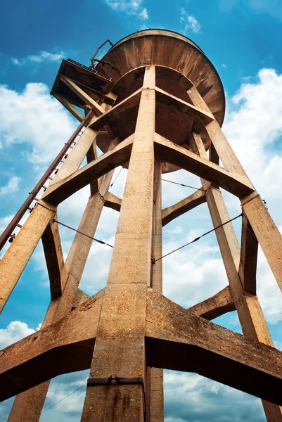 Wasserturm aus Beton — Stockfoto