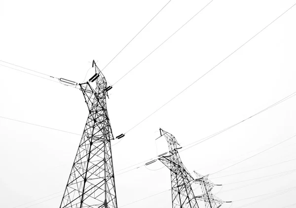 Torre de alta tensão céu fundo — Fotografia de Stock