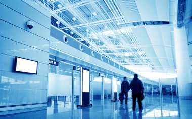 Yolcu Şangay Pudong Havaalanı 'nda.