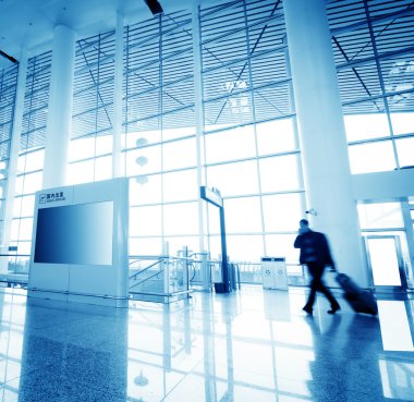 Yolcu Şangay Pudong Havaalanı 'nda.