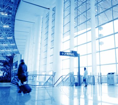 Yolcu Şangay Pudong Havaalanı 'nda.