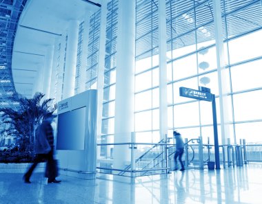 Yolcu Şangay Pudong Havaalanı 'nda.