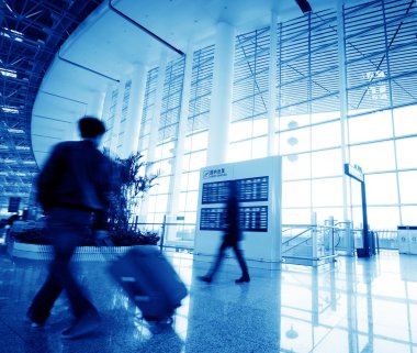 Yolcu Şangay Pudong Havaalanı 'nda.