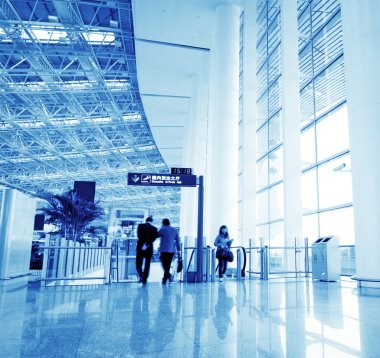 Yolcu Şangay Pudong Havaalanı 'nda.