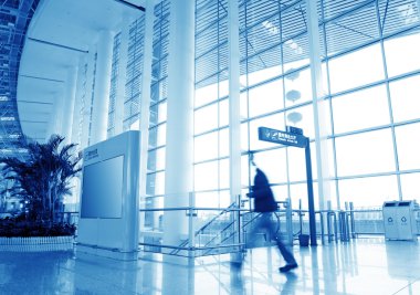 Yolcu Şangay Pudong Havaalanı 'nda.