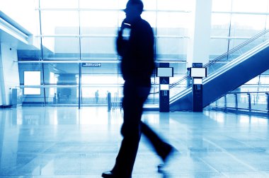 Yolcu Şangay Pudong Havaalanı 'nda.