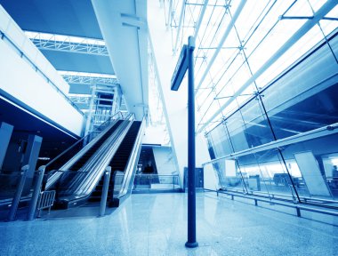 Havaalanının içi.