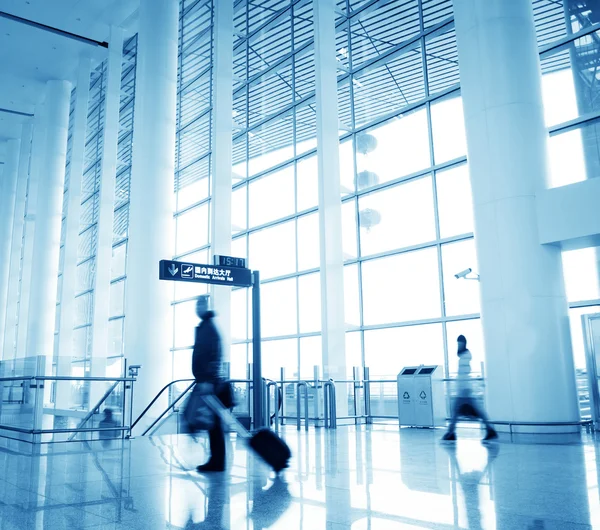 Passagerare på shanghai pudong flygplatsen — Stockfoto