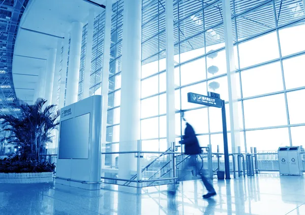 Passeggero nell'aeroporto di Shanghai Pudong — Foto Stock