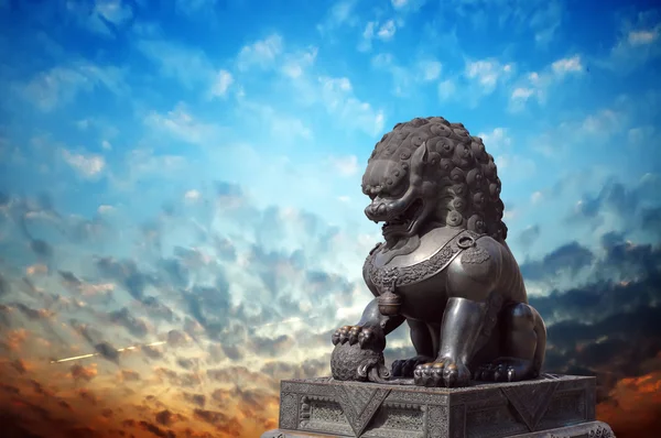 Chinese Imperial Lion Statue — Stock Photo, Image