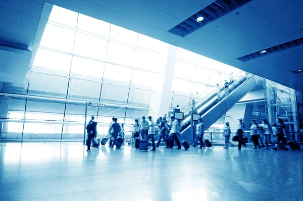 Pasajero en el aeropuerto de shanghai pudong — Foto de Stock